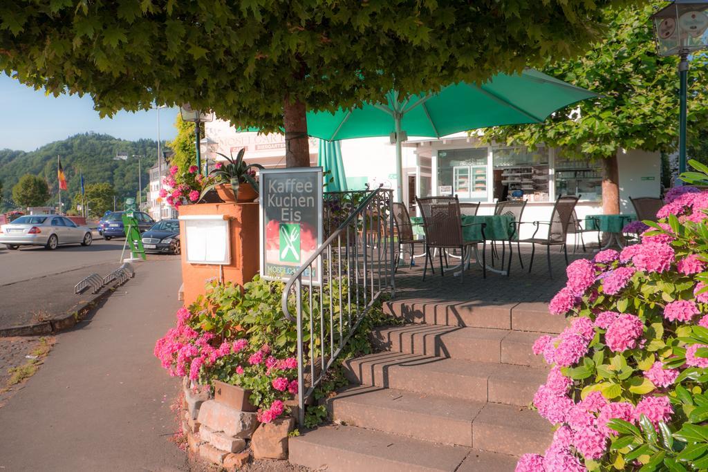 Panorama-Cafe Moselgarten Alf Bagian luar foto